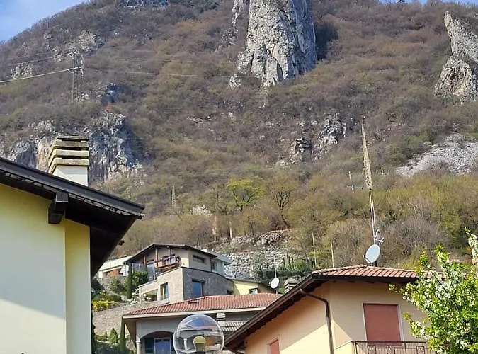 Rufhouse לינה וארוחת בוקר 3*